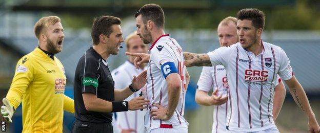 Ross County captain Paul Quinn (centre) shows his objection to referee Andrew Dallas after Ross Draper's first goal