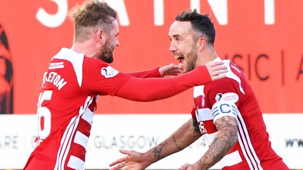 Dougie Imrie (right)