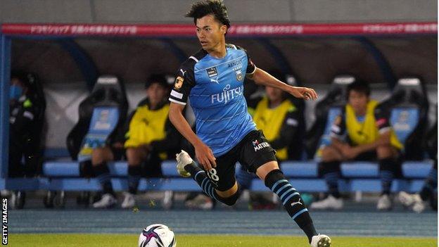 Kaoru Mitoma playing for Kawasaki Frontale.