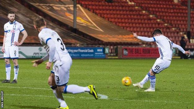 Aaron Dorans cracked in the opening goal from a 23rd-minute free kick