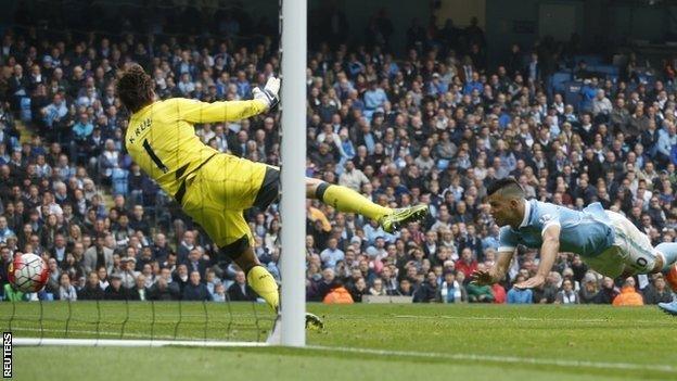 Sergio Aguero scores Manchester City's equaliser