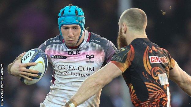 Justin Tipuric in action for the Ospreys against Exeter in the European Champions Cup