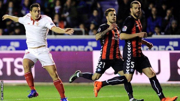 Wissam Ben Yedder scores for Sevilla against Alaves