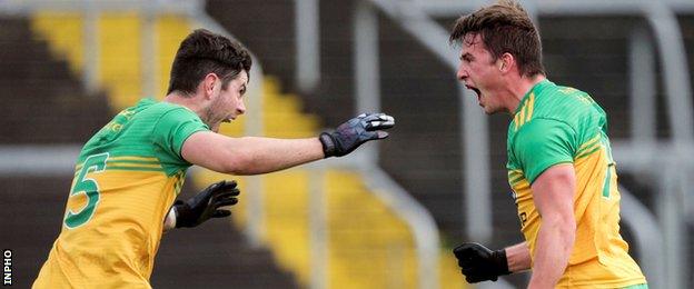 Donegal celebrate Peadar Mogan's goal