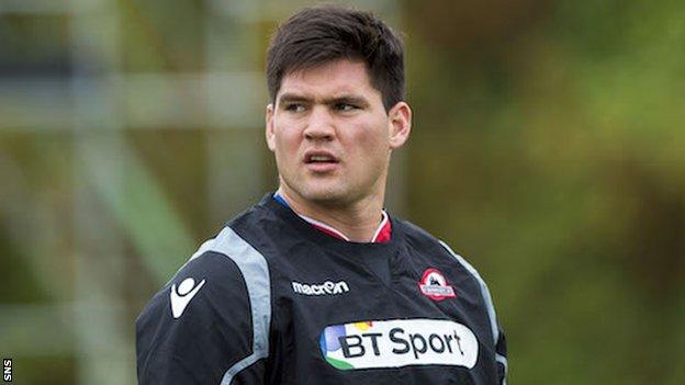 Felipe Arregui trains with Edinburgh