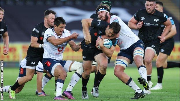 Ospreys full-back Michael Collins attacks the Bulls defence