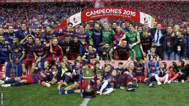 Barcelona celebrate winning the Copa del Rey for the 28th time