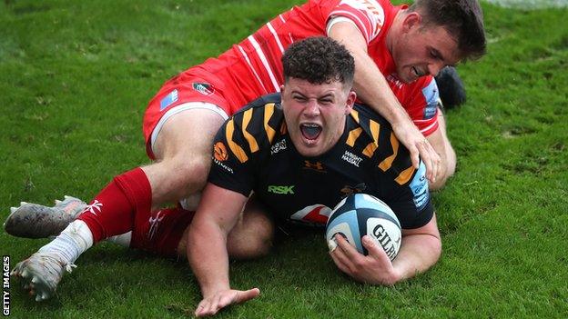 Alfie Barbeary scores a try for Wasps