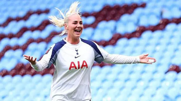 Cathinka Tandberg celebrates scoring for Spurs