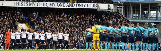 Tottenham players pay tribute