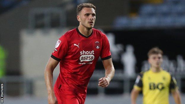 Harry Smith playing for Leyton Orient