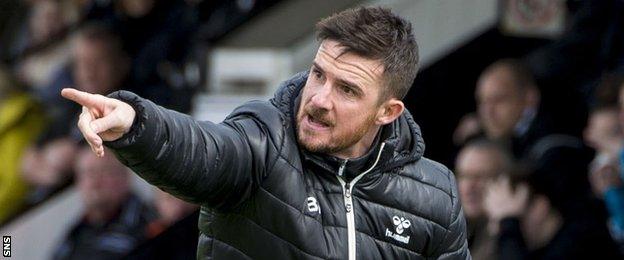 Clyde manager Barry Ferguson instructs his players