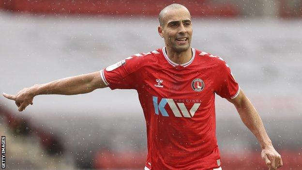 Darren Pratley in action for Charlton