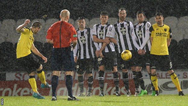 Gary Glen scores a free-kick for Livingston against St Mirren