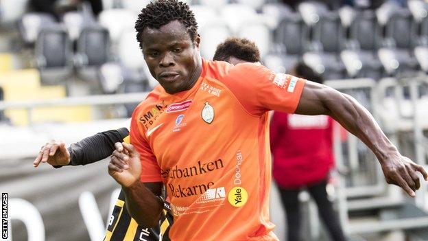 Taye Taiwo in action for Eskilstuna