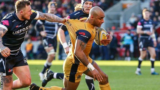 Josh Charnley of Sale Sharks attempt the tackle as Tom Varndell of Bristol