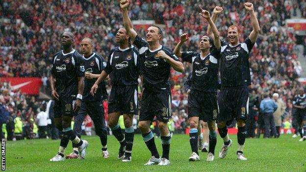 West Ham celebrate avoiding Premier League relegation in 2007