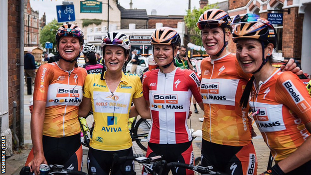 Lizzie Armitstead celebrates with her team-mates