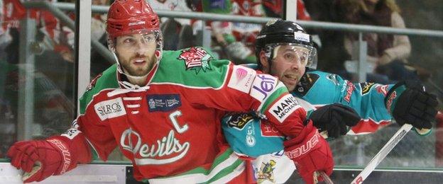 A close encounter in the Elite League clash between Cardiff and the Giants