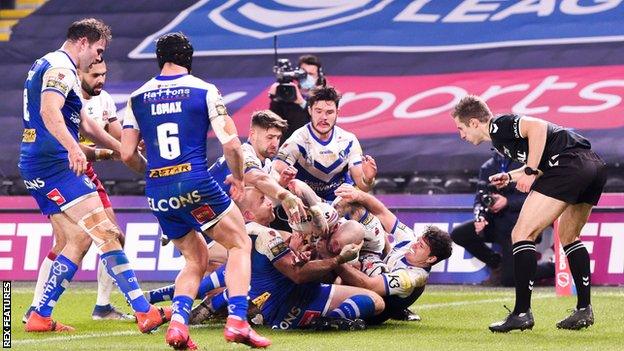 Zak Hardaker held up