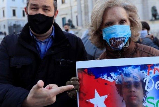 Protesters in Madrid demand the freedom of Cuban activist and musician Denis Solis