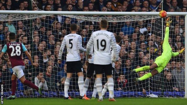 Manuel Lanzini puts West Ham 1-0 ahead