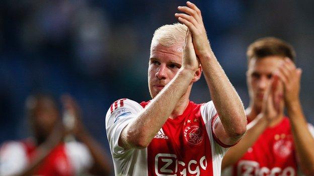 Davy Klaassen of Ajax applaudes the fans