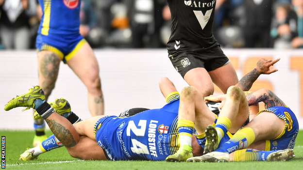 Two Warrington tacklers thought they had prevented Manu Ma'u's match winning try