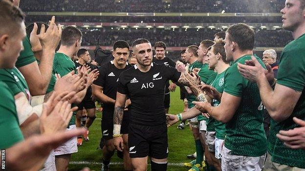 Ireland applaud New Zealand off