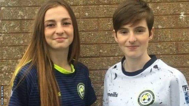 Caitlin and Kirsty McGuinness