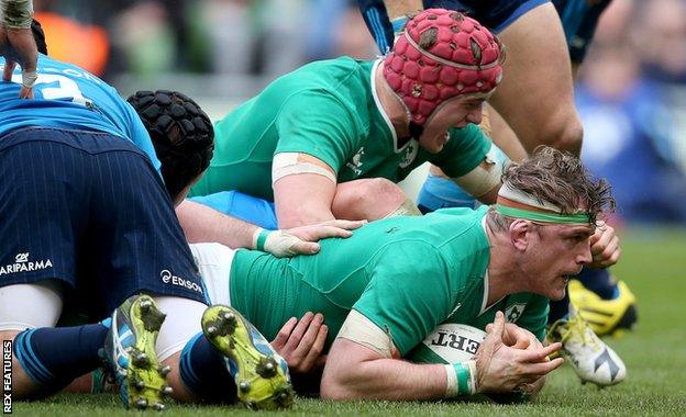 Jamie Heaslip scores his second try