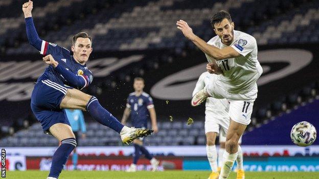 Lawrence Shankland in action for Scotland against Israel