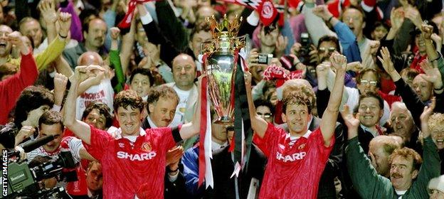 Steve Bruce and Bryan Robson lift the Premier League trophy