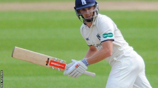 Chris Woakes in action for Warwickshire