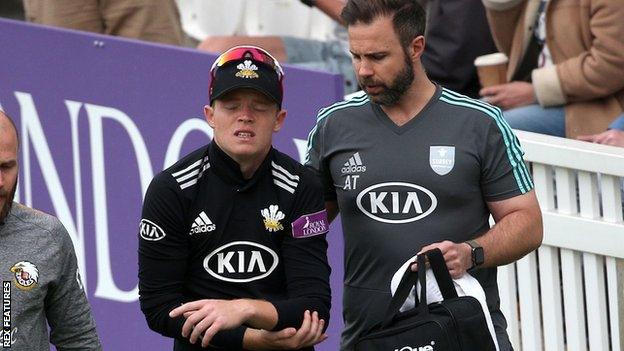 Surrey's Ollie Pope dislocates shoulder against Essex