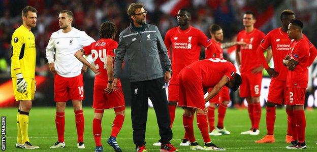 Liverpool manager Jurgen Klopp with his defeated players after the final whistle of the Europa League final