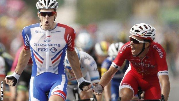 Arnaud Demare (left) beats Christophe Laporte in Pau