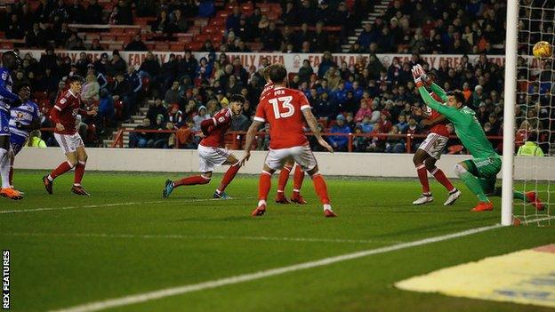 Omar Richards puts Reading 1-0 up against Nottingham Forest