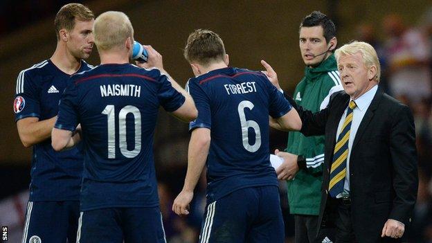 Scotland coach Gordon Strachan speaks to his players during a match