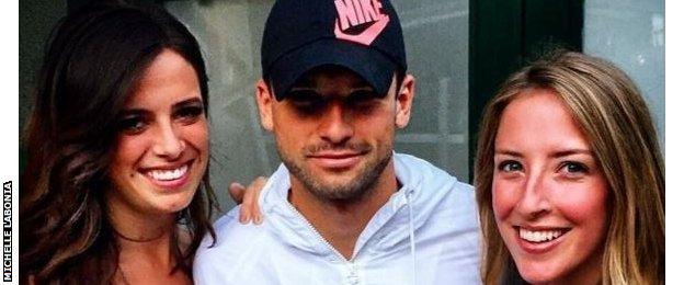 Grigor Dimitrov and two female fans