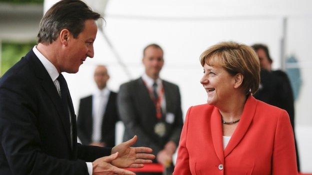 David Cameron (l) with Angela Merkel