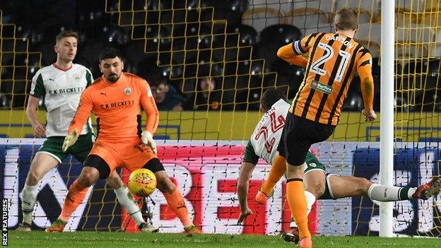Michael Dawson scores for Hull