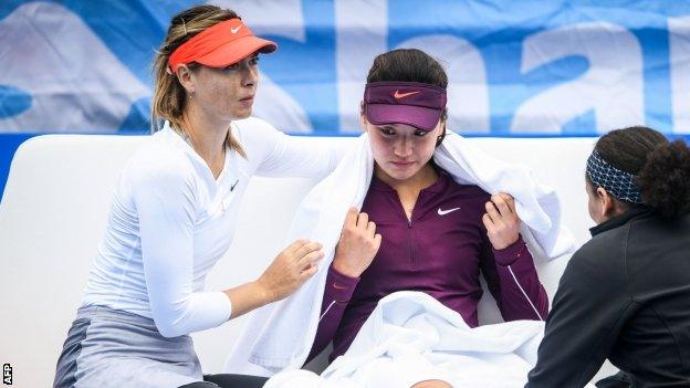 Maria Sharapova consoles Wang Xinyu