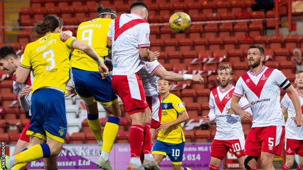 Robbie Muirhead knocks in the late winner for Morton