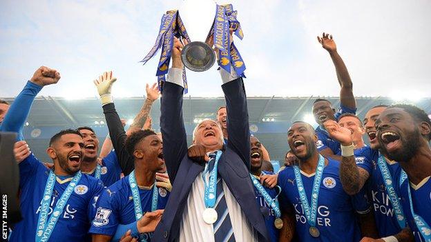 Claudio Ranieri lifts the Premier League trophy