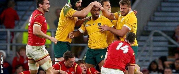 Australia celebrate after prolonged defence against Wales at 2015 World Cup