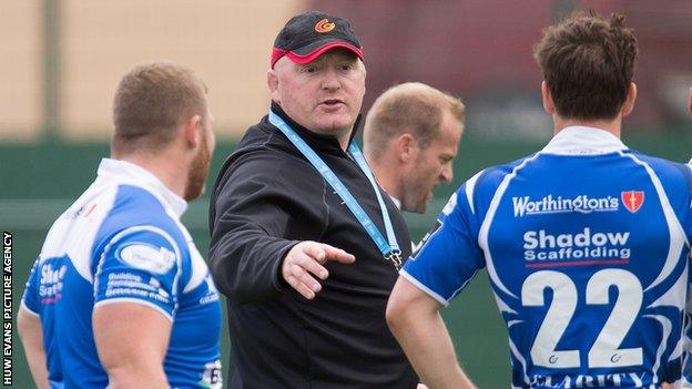 Bernard Jackman takes a Dragons training sessions