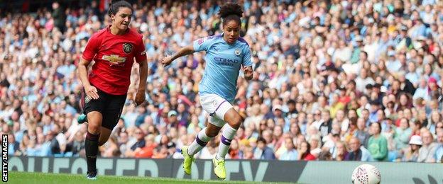 Jess Sigsworth (left) and Man City's Demi Stoke