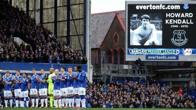 Everton applause