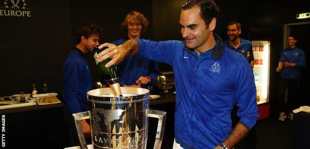 Roger Federer pours champagne into the Laver Cup